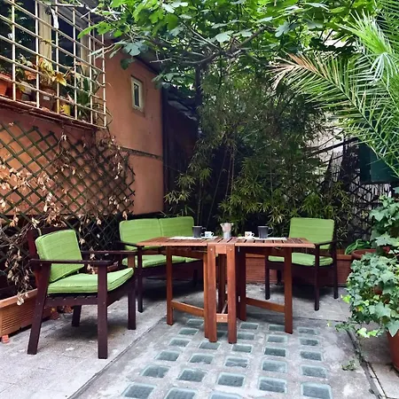 Monti Secret Garden شقة روما
