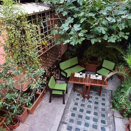 Monti Secret Garden روما